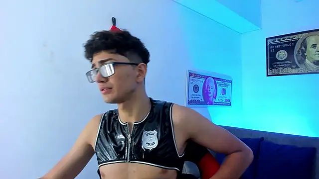 TylerWhite  online show from December 13, 2:54 am