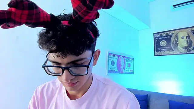 TylerWhite  online show from December 3, 2:56 am