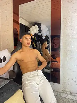 ALAN SANTHOS online show from November 1, 9:13 am