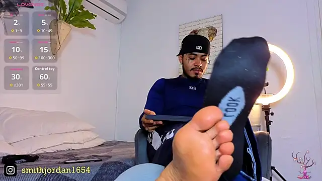 JordanSmiith  online show from October 24, 9:38 pm