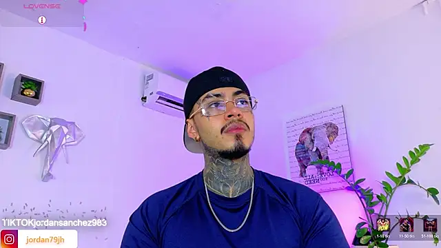 JordanSmiith  online show from March 26, 10:03 pm