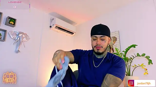 JordanSmiith  online show from July 6, 8:43 pm