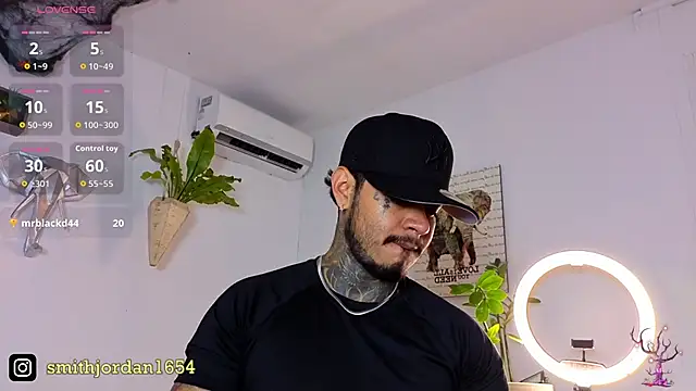 Snapshot of JordanSmiith_ chatting on October 21, 8:45 pm JordanSmiith online show from October 21, 8:45 pm