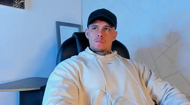 NoahhBrown online show from March 4, 3:22 am