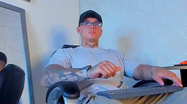 NoahhBrown online show from February 1, 10:34 pm