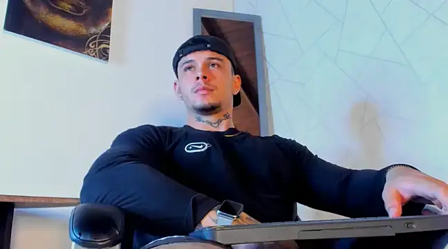 NoahhBrown online show from March 11, 3:59 am