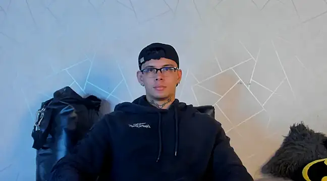 NoahhBrown online show from December 18, 3:26 am