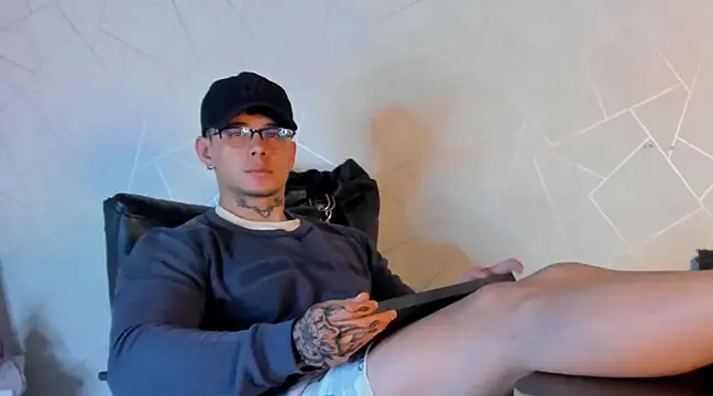 NoahhBrown online show from December 21, 3:36 am