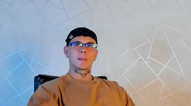 NoahhBrown online show from December 31, 3:45 am