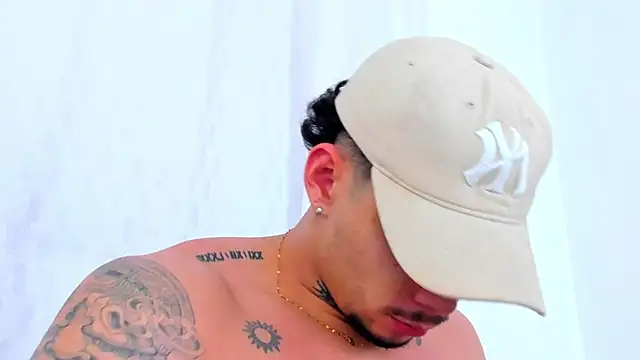 NoahhBrown online show from October 3, 5:01 am