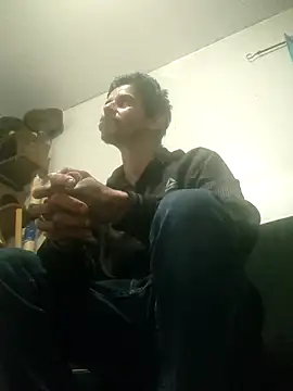 Snapshot of LongDickZee562 chatting on December 24, 1:06 am LongDickZee562 online show from December 24, 1:06 am