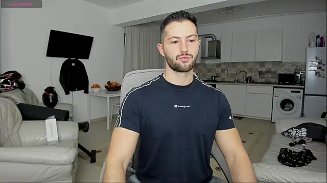 ZackFraser online show from December 4, 5:16 am