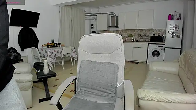 ZackFraser online show from October 3, 2:33 pm