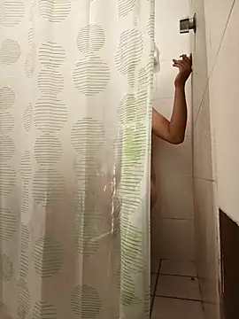 Snapshot of Bartolito001 chatting on September 27, 6:44 am Bartolito001 online show from September 27, 6:44 am