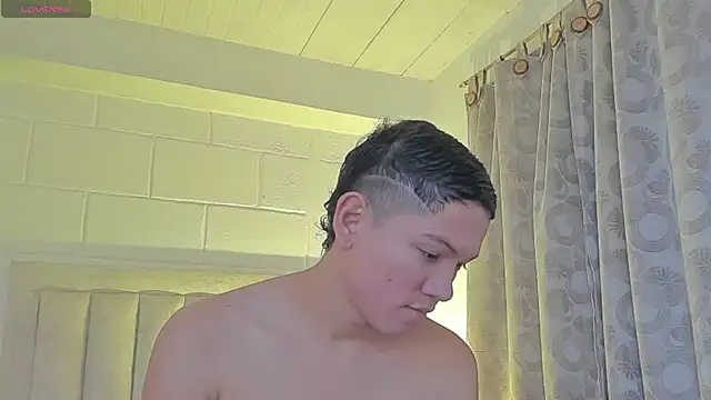 JulianRose 1 online show from February 6, 11:10 am