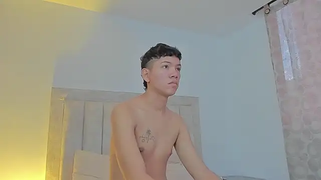 JulianRose 1 online show from February 26, 11:30 am