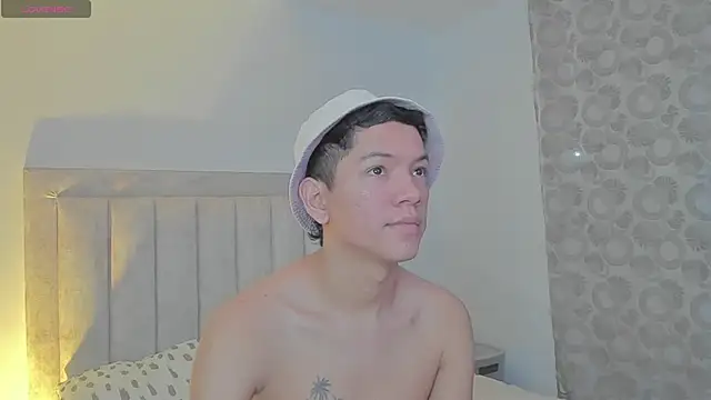 JulianRose 1 online show from March 14, 11:01 am