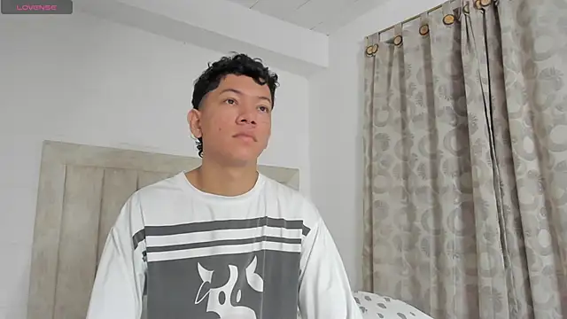 JulianRose 1 online show from December 28, 11:09 am