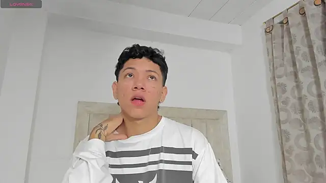 JulianRose 1 online show from December 29, 11:29 am