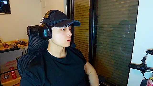 Tkcqcc online show from May 31, 3:22 pm