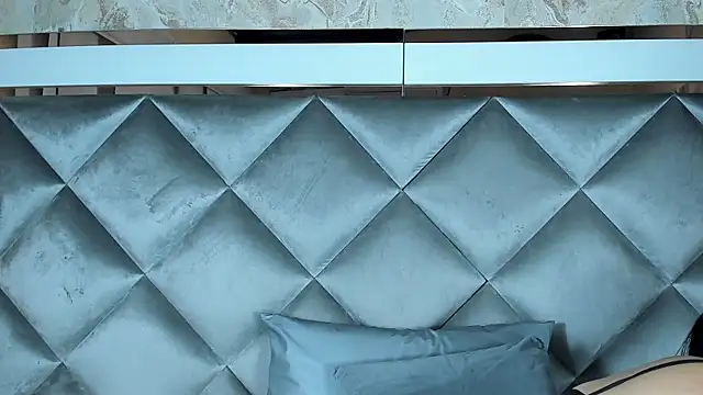 yayi derek online show from February 12, 11:40 am