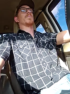 Snapshot of REDHAMMER_ chatting on October 31, 8:23 pm REDHAMMER  online show from October 31, 8:23 pm