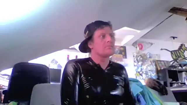 Bigthroaterboy online show from May 1, 1:46 pm