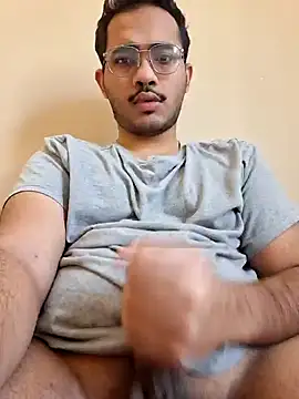 Snapshot of alesssterling chatting on February 22, 7:34 am alesssterling online show from February 22, 7:34 am