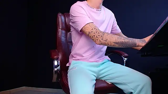 BrandonTate online show from October 30, 5:42 am