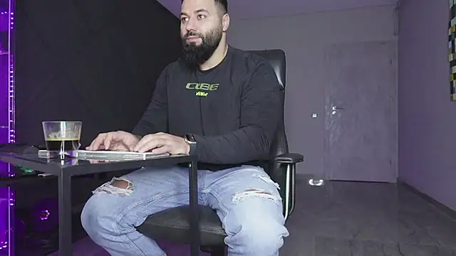 mattmasterss online show from December 14, 4:41 am