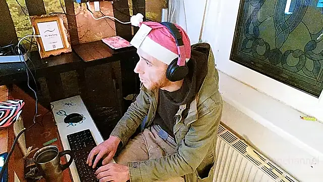 Snapshot of BongChannel chatting on December 13, 7:21 pm BongChannel online show from December 13, 7:21 pm