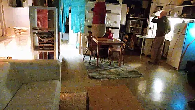 Snapshot of BongChannel chatting on December 23, 1:13 pm BongChannel online show from December 23, 1:13 pm