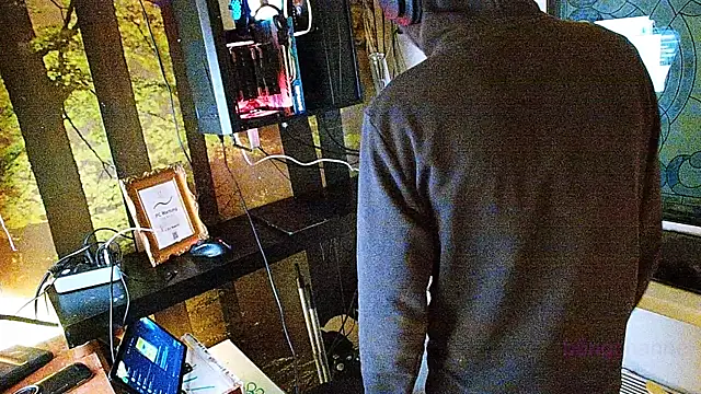 Snapshot of BongChannel chatting on December 14, 3:36 pm BongChannel online show from December 14, 3:36 pm