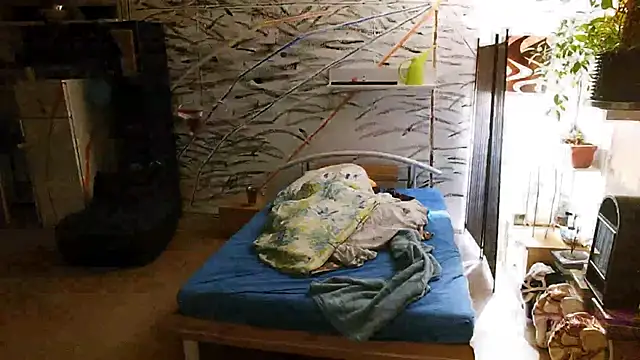 Snapshot of BongChannel chatting on December 16, 1:22 pm BongChannel online show from December 16, 1:22 pm