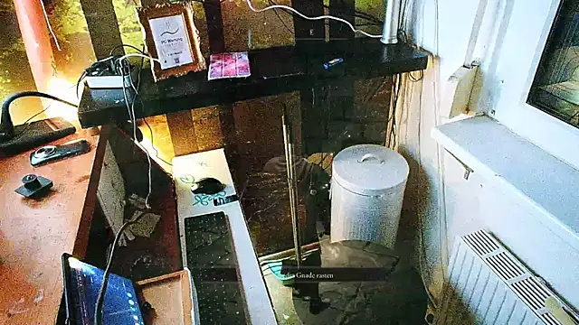 Snapshot of BongChannel chatting on December 14, 5:29 am BongChannel online show from December 14, 5:29 am