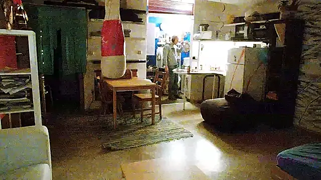 Snapshot of BongChannel chatting on December 20, 1:03 am BongChannel online show from December 20, 1:03 am