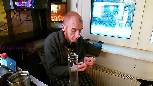 Snapshot of BongChannel chatting on December 31, 8:15 am BongChannel online show from December 31, 8:15 am