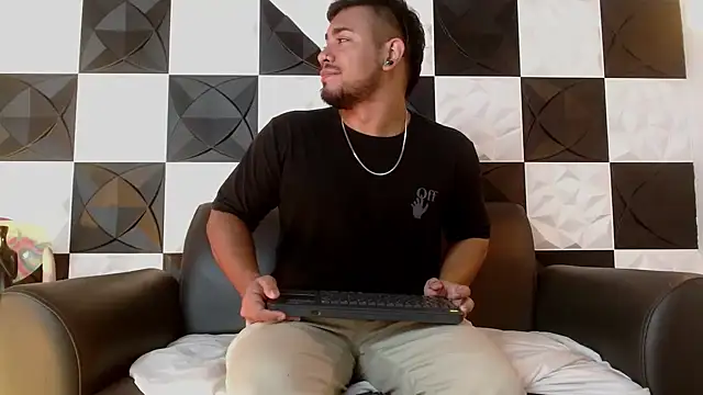 BrianMalonee online show from February 8, 1:44 pm