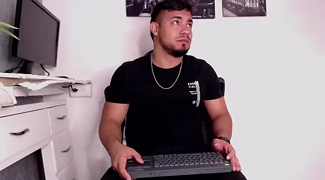 BrianMalonee online show from December 13, 1:01 pm