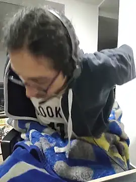 dirtytw0230 online show from March 18, 8:39 am