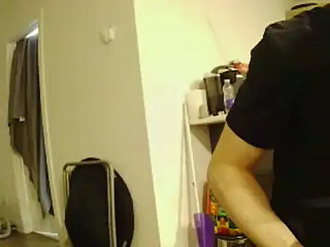 Snapshot of L0cKyseven77 chatting on March 9, 2:39 am L0cKyseven77 online show from March 9, 2:39 am