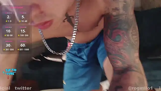 Snapshot of rogert_xx chatting on December 4, 12:52 am rogert xx online show from December 4, 12:52 am