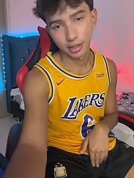 Leonarrrd 01 online show from December 13, 11:11 pm