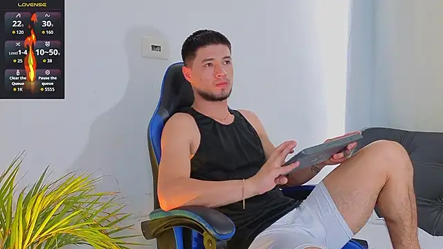 EdwardRoss  online show from March 20, 7:29 pm