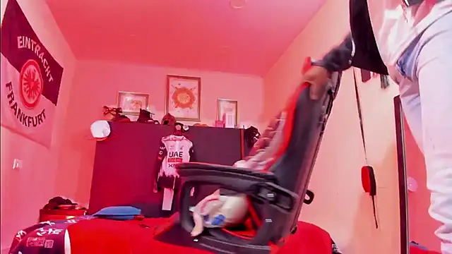 AlejoKhalifa  online show from February 15, 10:35 am