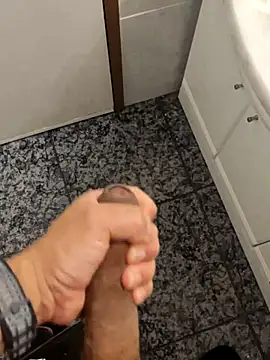 Snapshot of Montuni6 chatting on March 19, 1:54 am Montuni6 online show from March 19, 1:54 am