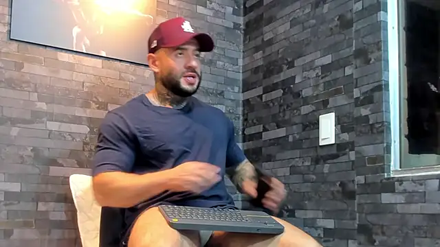 BruceDallas online show from February 20, 1:24 am