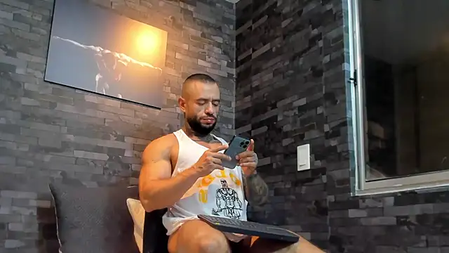 Snapshot of BruceDallas chatting on September 22, 2:11 am BruceDallas online show from September 22, 2:11 am