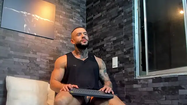 Snapshot of BruceDallas chatting on October 2, 12:25 am BruceDallas online show from October 2, 12:25 am