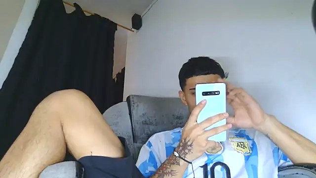 Snapshot of Skartoliver chatting on October 3, 3:50 pm Skartoliver online show from October 3, 3:50 pm